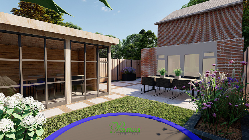 Zelfs een mooie houten veranda past in deze tuin